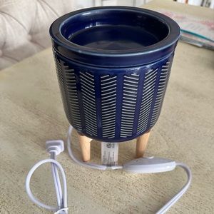 Better Homes and Garden electric Navy ceramic wax warmer with wood stand